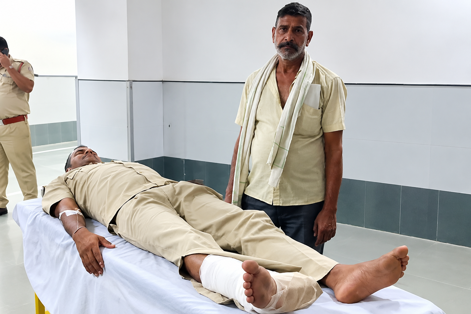 भरतपुर में अवैध खनन रोकने गई वन विभाग की टीम पर हमला, फॉरेस्टर गंभीर रूप से घायल