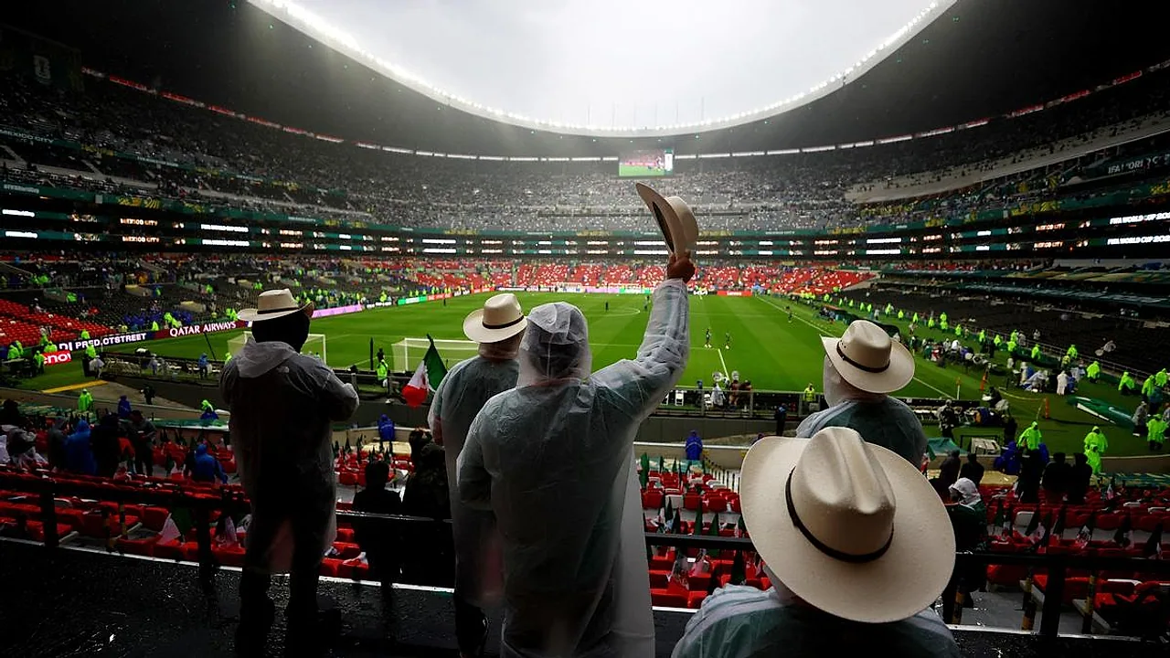 Live Match: Mexico vs England, FIFA World Cup Round of 16 — Thunderstorm Forces One-Hour Kickoff Delay