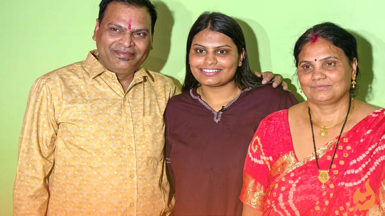 At Just 23, Chhattisgarh's Charu Pandey Cracked 19 Government Exams — Now the President Will Hand Her a Gold Medal