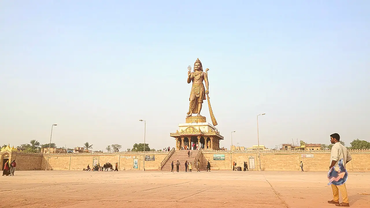 तिलस्वां महादेव धाम में आकार ले रही भगवान शिव की 31 फीट ऊंची प्रतिमा, बढ़ेगी मंदिर की भव्यता