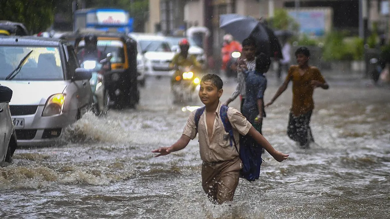 Live: Mumbai deluged as Juhu Airport logs 205 mm in 24 hours; BMC warns of more intense rain tonight