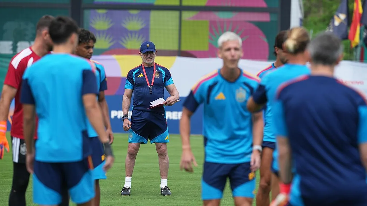 Live: FIFA World Cup: Live action as Uruguay takes on Spain in Group H clash