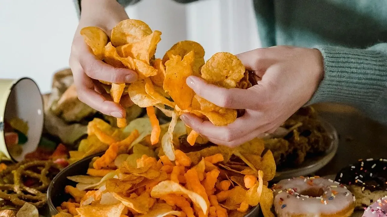 Before Packaged Chips Existed: 6 Homemade Foods Our Grandmothers Packed for Long Journeys That Never Spoiled for Weeks