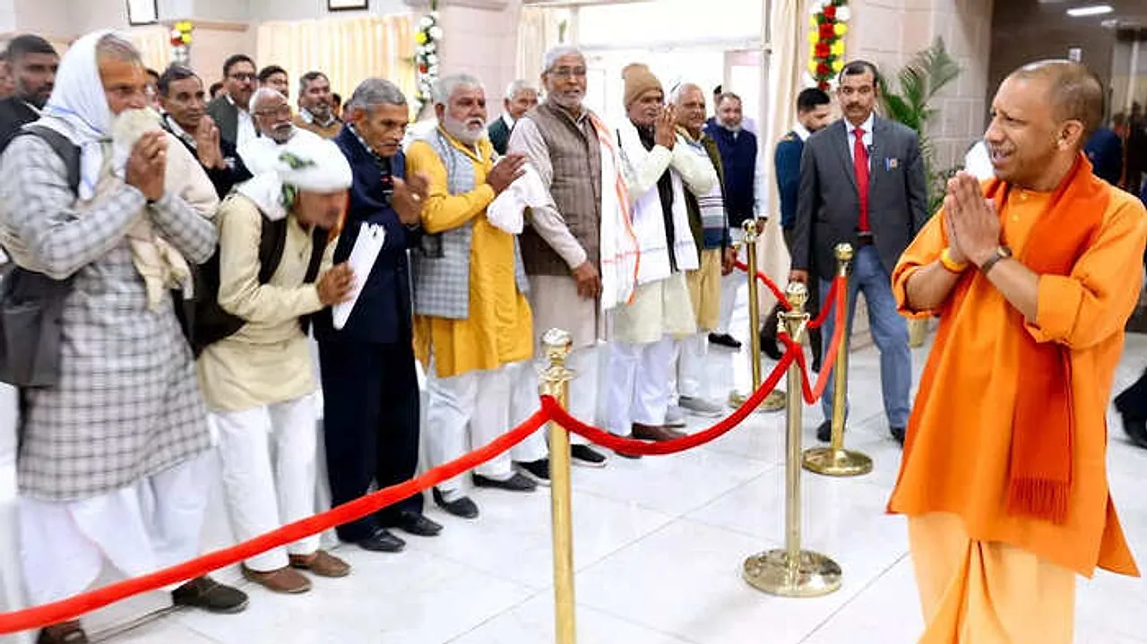 Yogi Adityanath Meets Farmers Who Gave Up Land for Jevar Airport, Thanks Them on Social Media