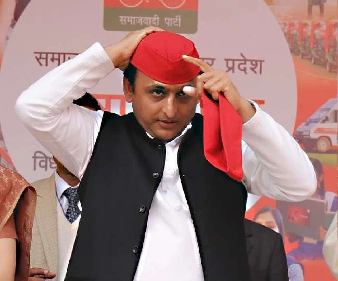 अखिलेश यादव का X पर तीखा तंज: 'प्रदेश में IIT नहीं, बन रही है SIT'