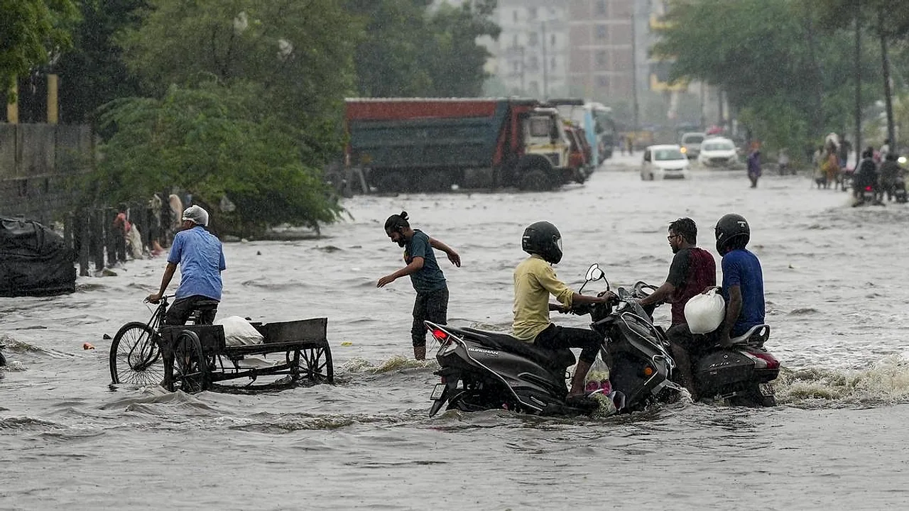 Live: Heavy rain lashes several states; IMD sounds alerts for Delhi, Kerala and Maharashtra