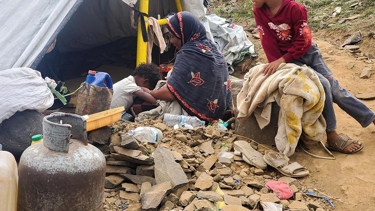लाइव: पश्चिम एशिया में संघर्ष तेज, सऊदी अरब ने हौती हमलों का कड़ा जवाब देने की चेतावनी दी — 15 सितंबर 2026