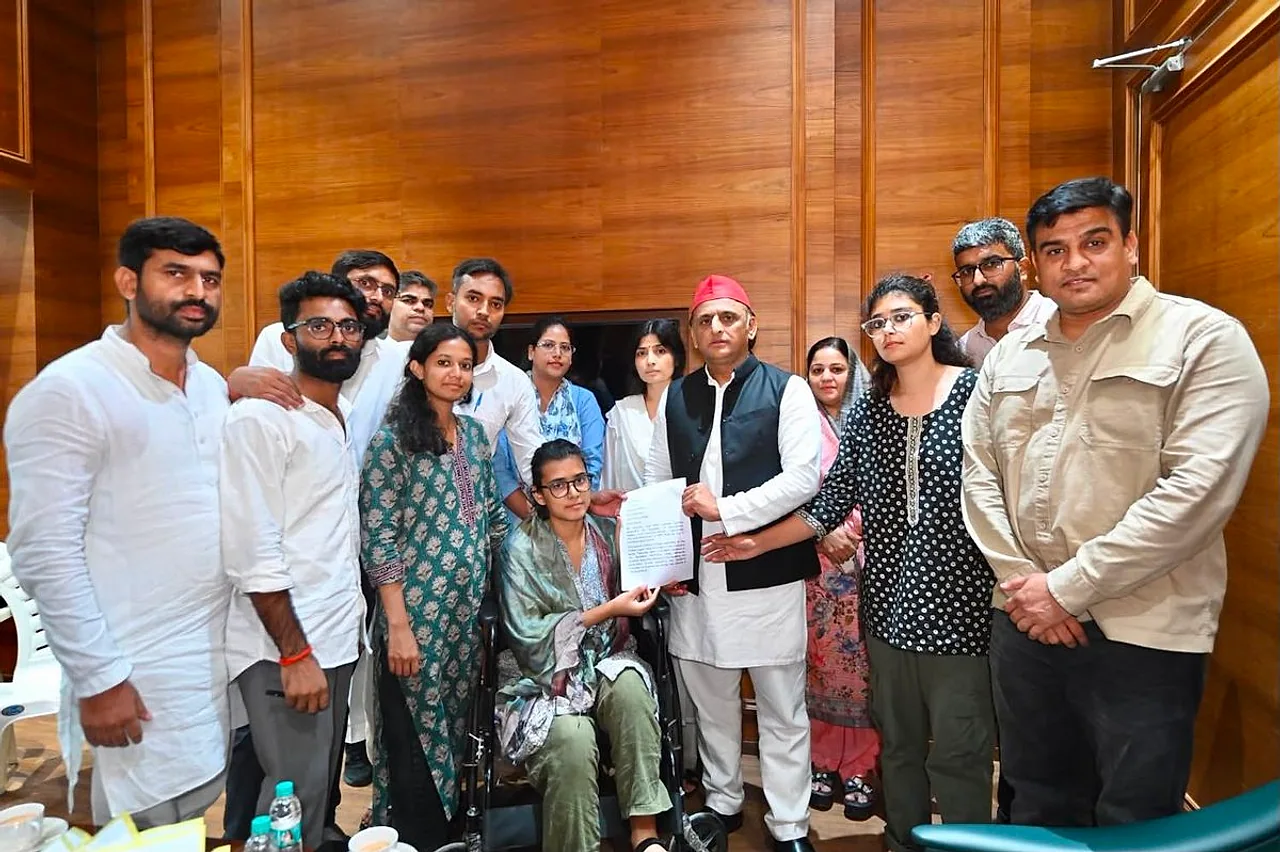 अखिलेश यादव का सरकार पर तीखा हमला, कहा, जब छात्रों पर लाठियां चलेंगी तो विपक्ष सड़कों पर उतरेगा