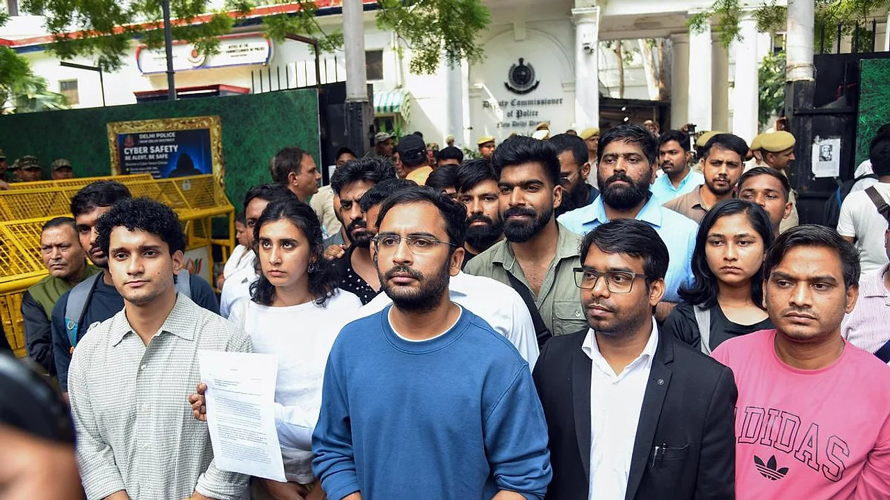 लाइव: जंतर-मंतर प्रवेश मामले में कॉकरोच जनता पार्टी के सौरभ दास, आशुतोष रंका और अजिंक्य शिंदे हिरासत में लिए गए — 14 अक्तूबर 2026