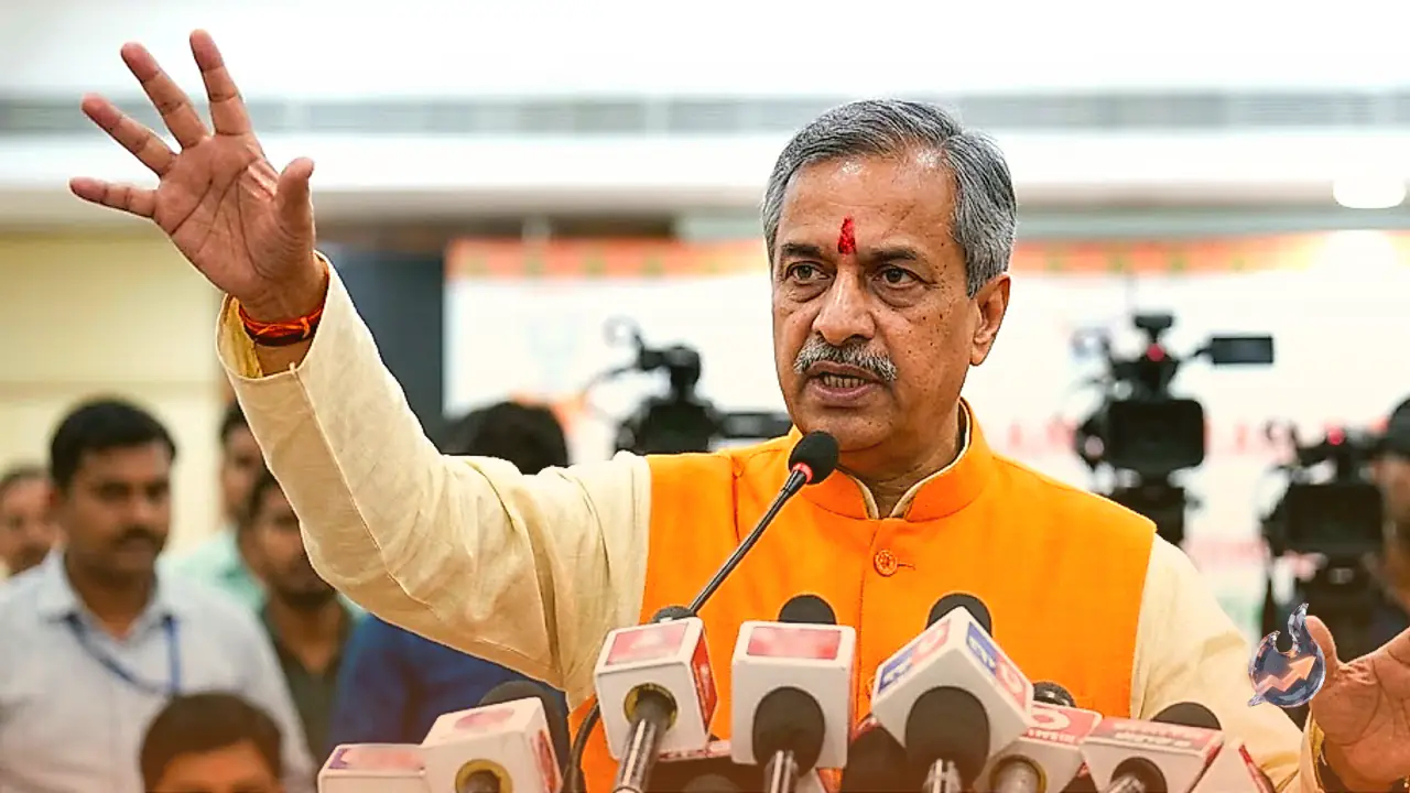 आदित्य ठाकरे के बयान पर दिनेश शर्मा का करारा प्रहार, पूछा- अपनी पार्टी नहीं बचा सके तो भगवान राम की रक्षा कैसे करेंगे?