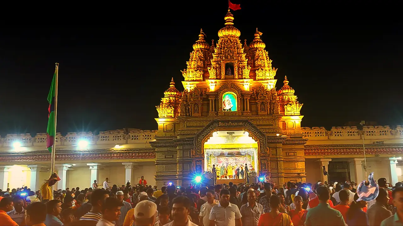 आदि अमावसई पर मेलमालयनूर में उमड़ी अपार भीड़, अंगलम्मा मंदिर में आधी रात तक चला भव्य ऊंजल उत्सव