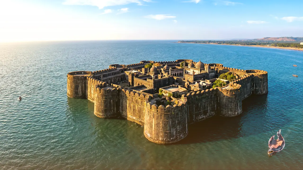 The Sea Fort Whose Gate Stays Hidden Even From Up Close, and Which No Enemy Could Breach for Centuries