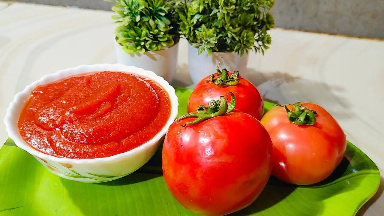 Skip the Store-Bought Bottle: Make Pure, Preservative-Free Tomato Sauce at Home