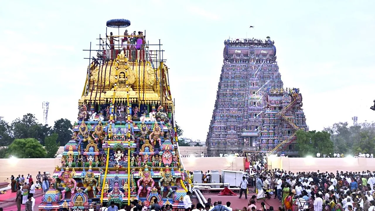 लाइव: मदुरै के मीनाक्षी मंदिर में ऐतिहासिक कुंभ अभिषेक संपन्न, भारी संख्या में पहुंचे भक्तगण — 17 सितंबर 2026