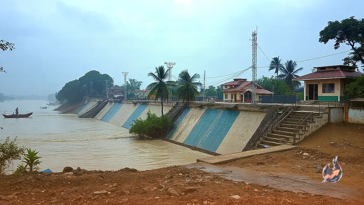 Gandak River Breaches Champaran Embankment in Bagaha After Massive Water Release
