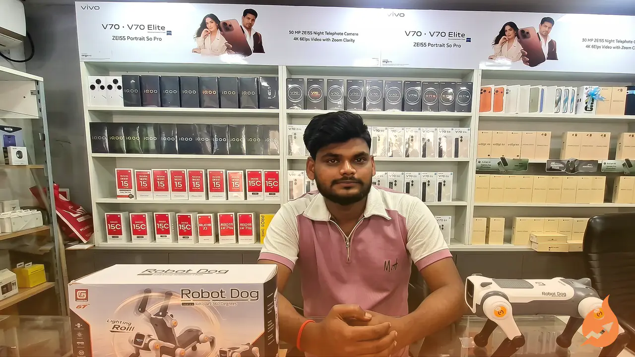 बरेली में बच्चों की नई पसंद बना रिमोट वाला रोबोट डॉग, 4,999 रुपये में डांस-उछल और 360 डिग्री घुमाव