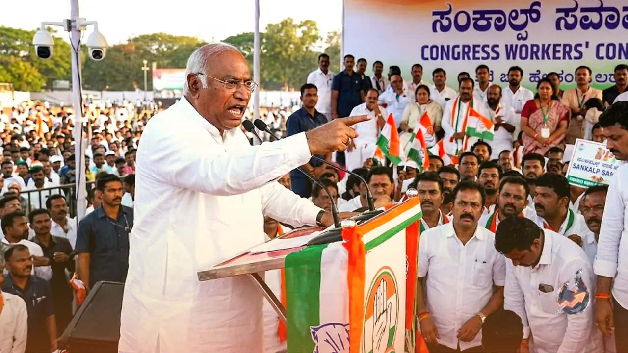 Kharge Publicly Rebukes Congress Workers at Bengaluru Rally Over DK Shivakumar Chants and Warns of CCTV-Based Disciplinary Action