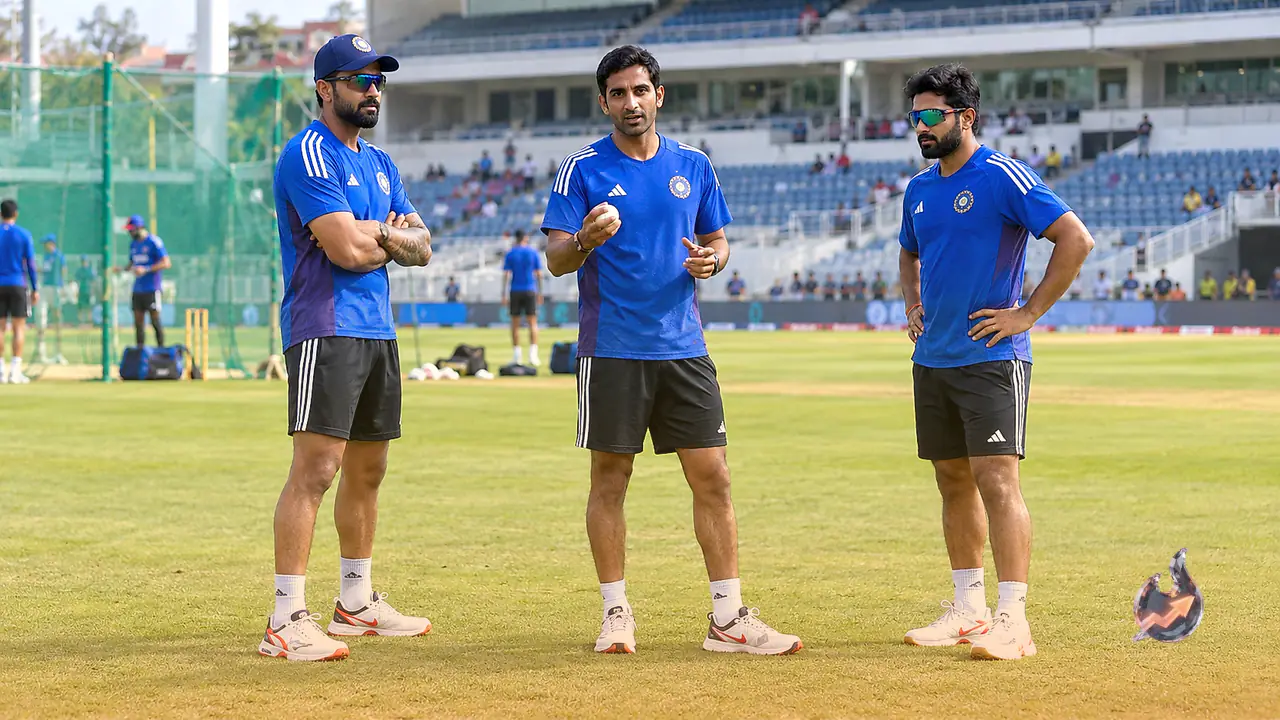 Bhuvneshwar Kumar Believes Bowlers Can Still Control Matches Despite Small Boundaries and Batting Dominance
