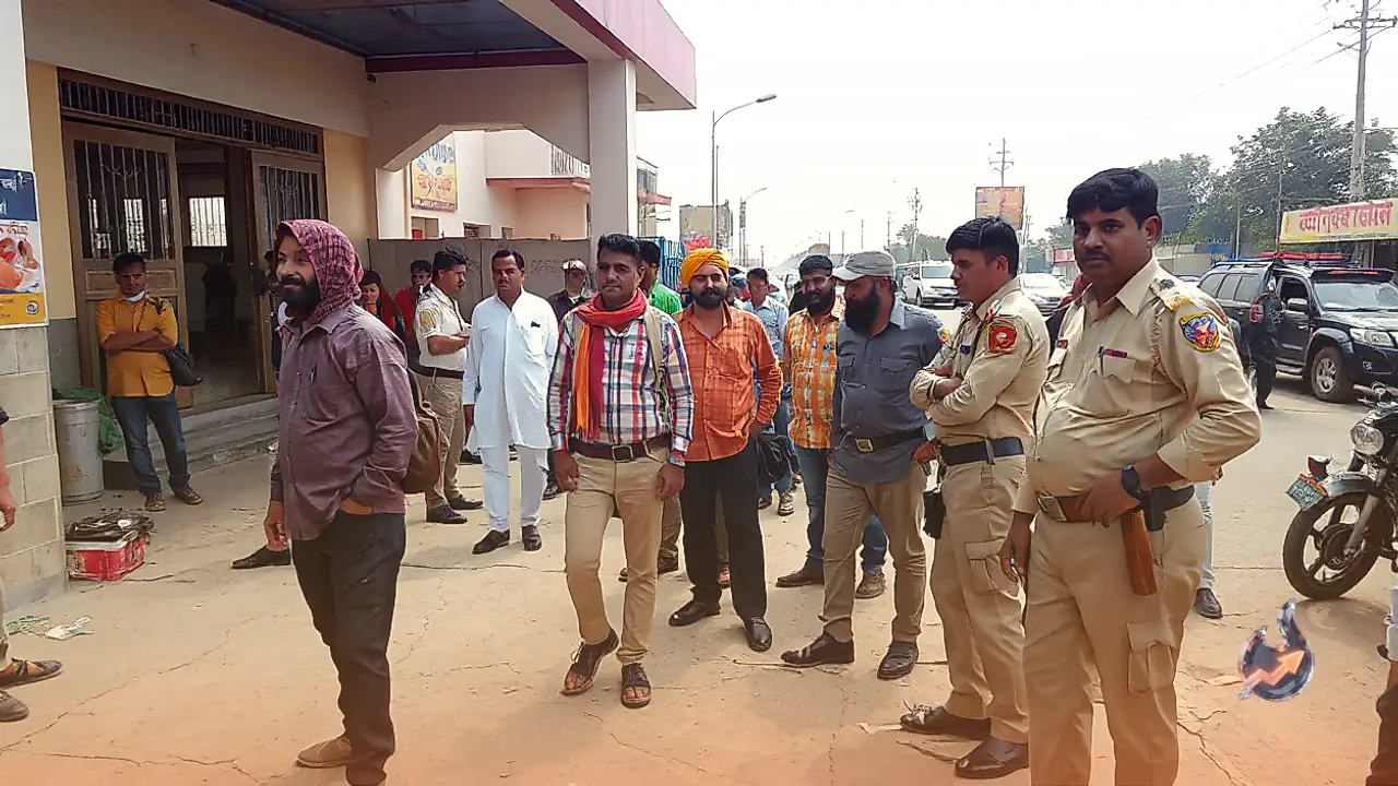 Bloody clash in Lucknow's Saadatganj: Two dead and one injured in indiscriminate firing between two groups