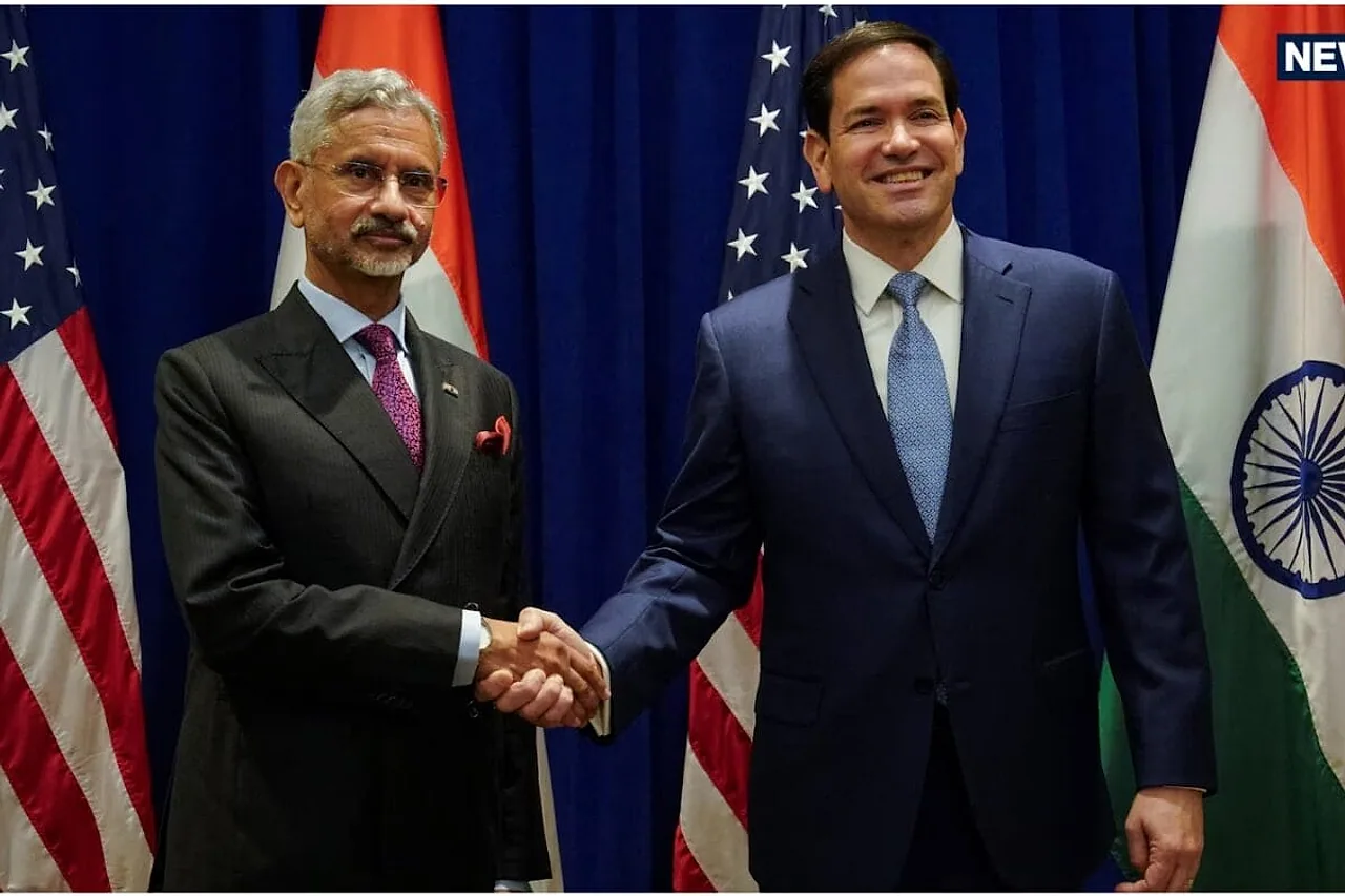 Three Indian Sailors Killed in Gulf of Oman Strike: Shashi Tharoor Tears Into US Over 'Insensitive' Statement, Presses Jaishankar Too