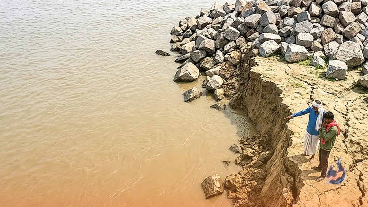Ganga River Bank Erosion Threatens Kunda Khurd Village in Chandauli as Crores Spent on Protection Work Fail