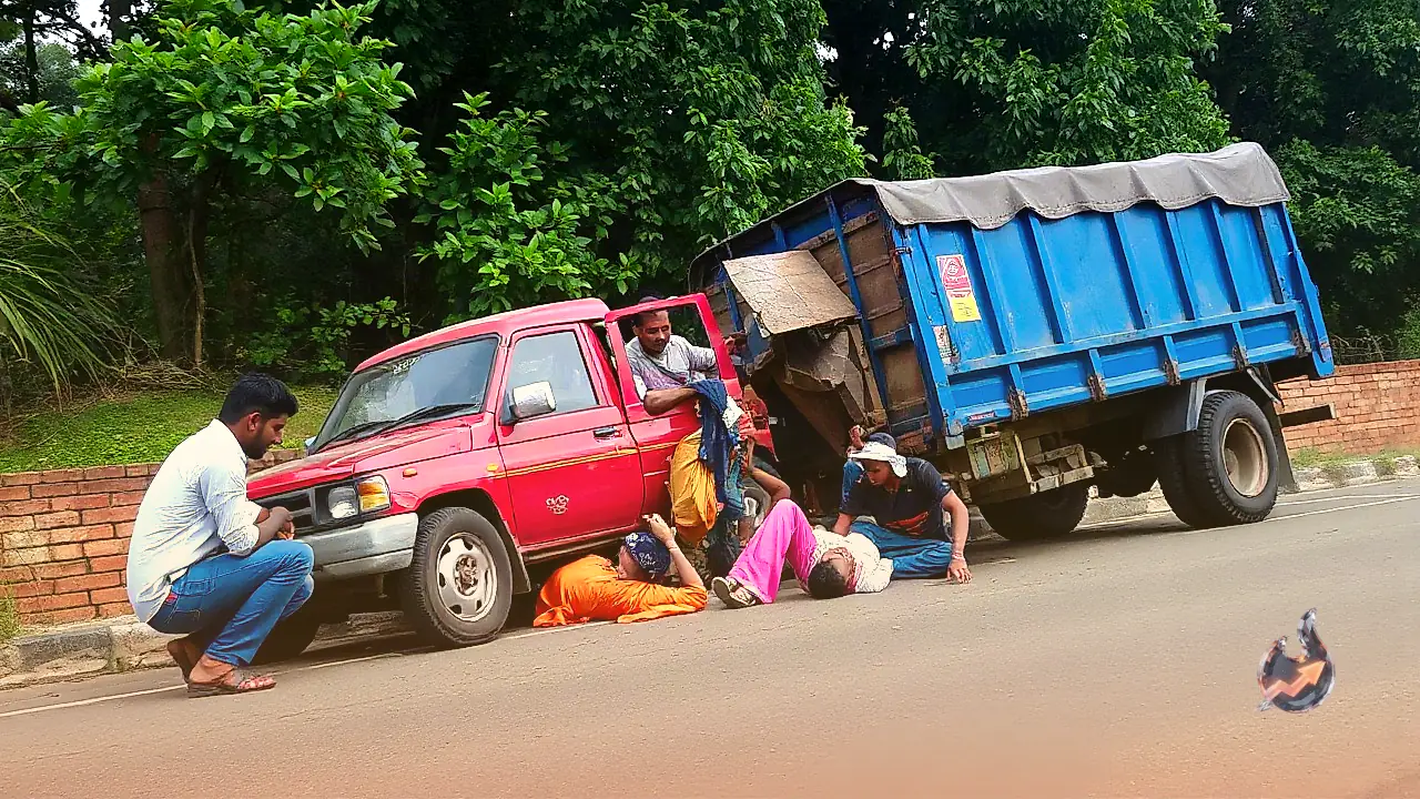 Truck and Bolero Crash in Chhatarpur Leaves Five Dead and Several Injured