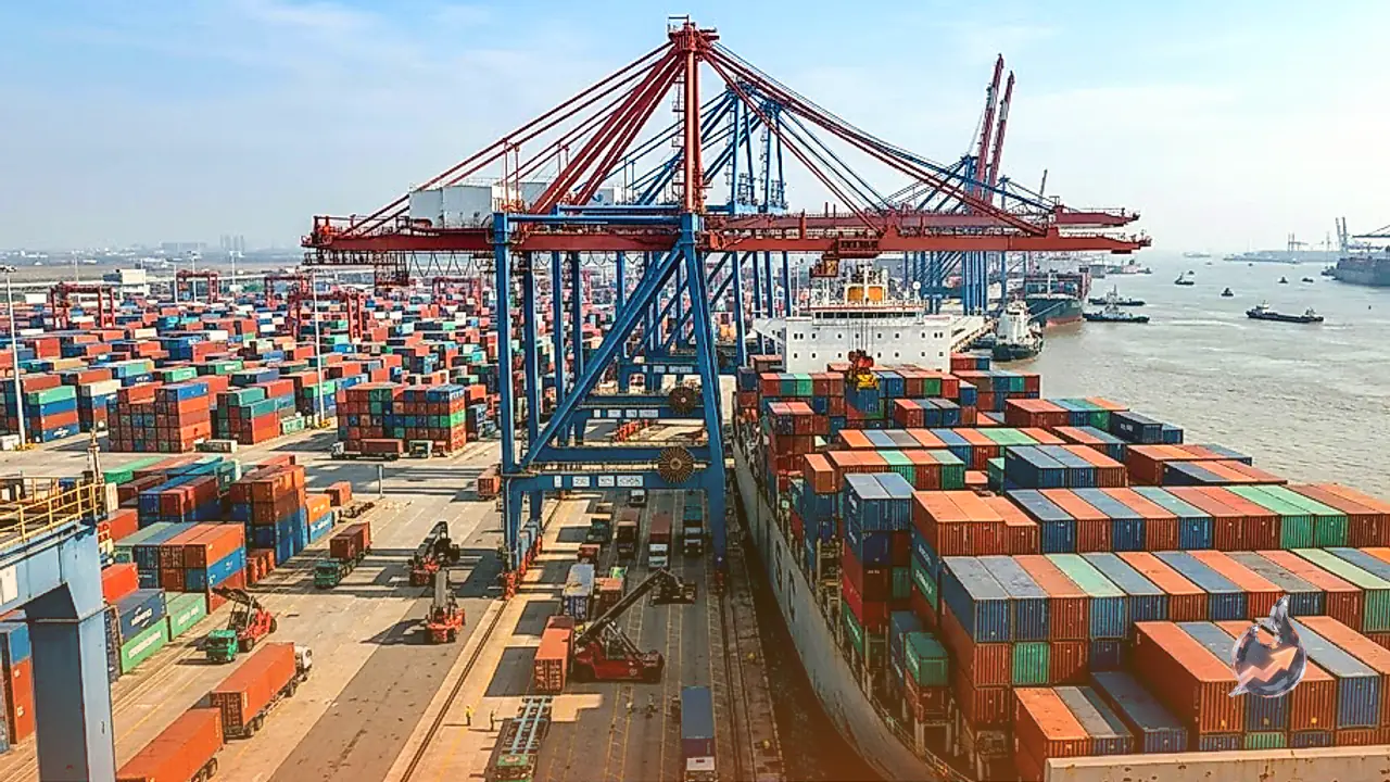 Chinese Exports Surge 36.3% as Monthly Trade Surplus Hits $133.5 Billion Milestone