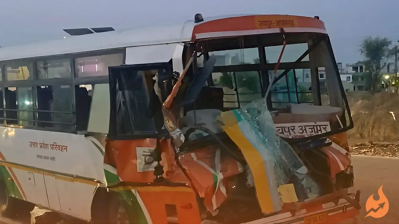 Horror on NH 21 in Dausa: Speeding UP Roadways Bus Slams Into Parked Truck, Around 20 Passengers Injured