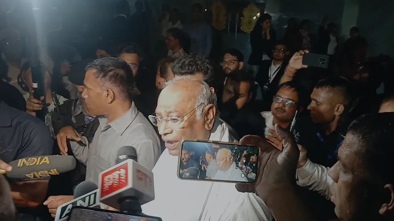 Live: Opposition protests against CEC as Rahul and Kharge approach Supreme Court
