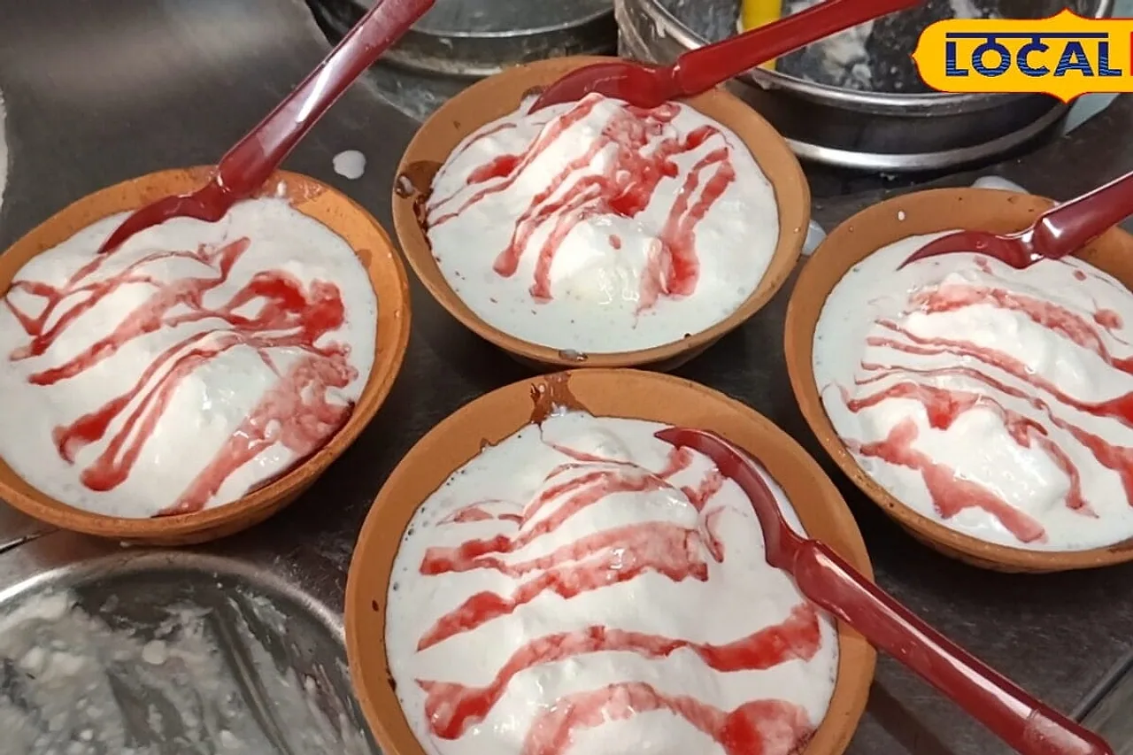 शाहजहांपुर के अग्रसेन चौक पर बना 'मक्खन छेना', मिट्टी के कुल्हड़ में परोसी जाने वाली इस मिठाई का स्वाद चखने दूर-दूर से आते हैं लोग