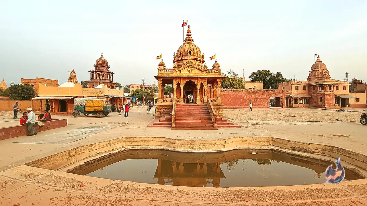 बूंदी के प्रसिद्ध सुवासा गांव में है वीर बालाजी मंदिर, तालाब से प्रकट हुई थीं मूर्तियां