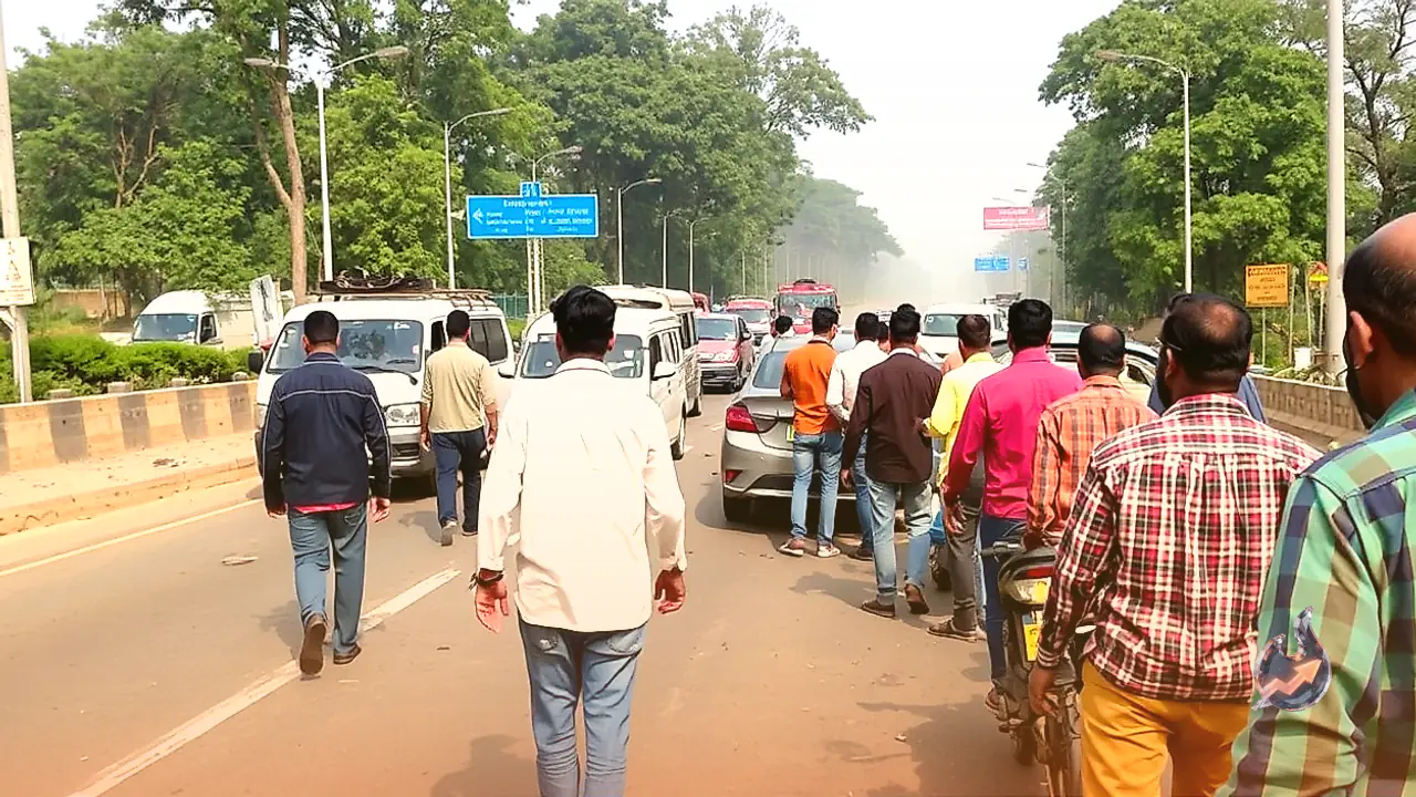 Fatal Highway Crashes in Barabanki and Dhar Claim Five Lives on Saturday Morning