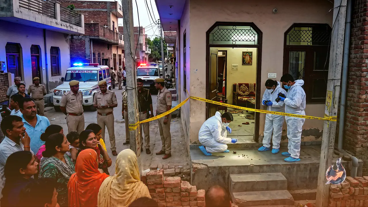 Ghaziabad Horror: Spurned Suitor Storms Into Home, Shoots Two Sisters, Manhunt On For Absconding Johnny
