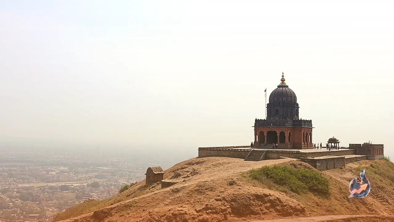 History, Architecture, and Visitor Guide for Mumbai's Historic Babulnath Temple on Malabar Hill