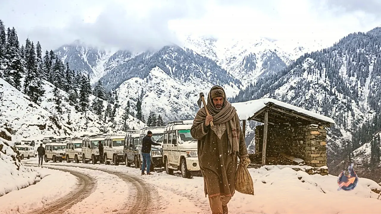 जम्मू कश्मीर के पुंछ में मौसम का पहला हिमपात, पीर पंजाल पर्वतमाला पर बिछी बर्फ की सफेद चादर