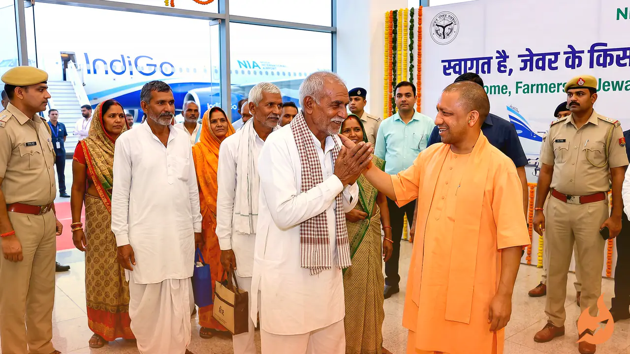 Farmers Who Gave Their Land for Jewar Airport Fly to Lucknow on the First Flight, Welcomed by Yogi Adityanath