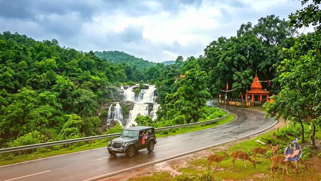 This Jharkhand Highway Turns Into a Monsoon Magnet With Waterfalls, Deer and a Sacred Grove
