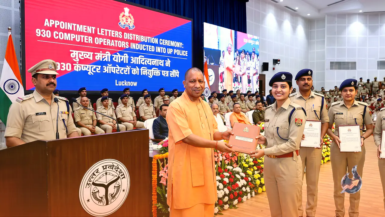 930 Computer Operators Inducted Into Uttar Pradesh Police Setup as CM Yogi Adityanath Hands Over Appointments in Lucknow