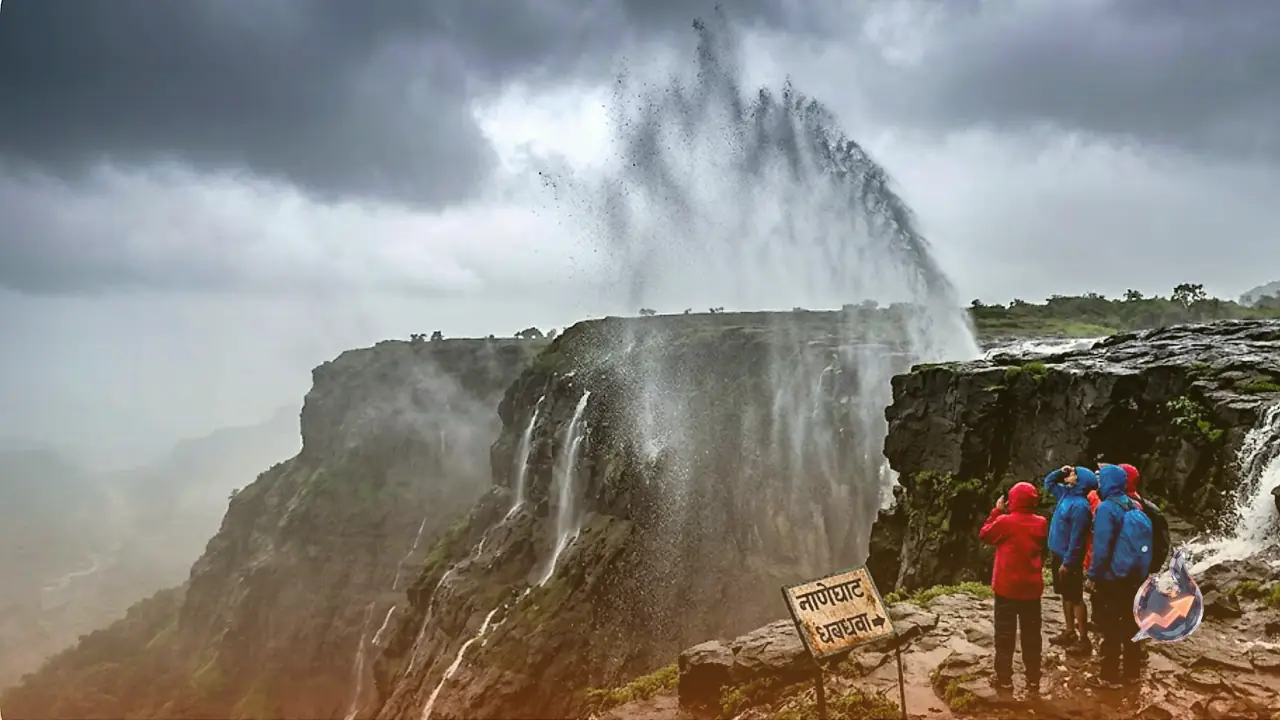 This Maharashtra Waterfall Seems to Flow Upward During Monsoon, Here's the Wind Science Behind It