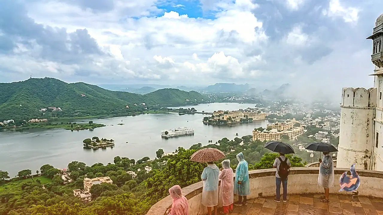 मानसून में उदयपुर का दीदार: सज्जनगढ़ पैलेस से दिखता है झीलों और महलों का अद्भुत नजारा