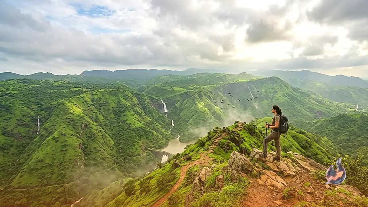 Mount Abu 12 km Palanpur Point Trek Offers Breathtaking 360 Degree Views of Aravalli Hills in Monsoon