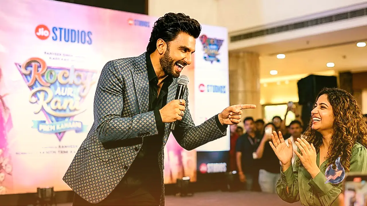 Ranveer Singh Wins Hearts With Witty Reply After Female Fan Flirts With Him at Mumbai Event