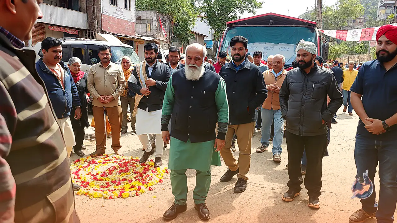 नाहन में दो दिन पहले चले थे पत्थर, अब महर्षि वाल्मीकि जयंती पर लोगों ने बरसाए फूल