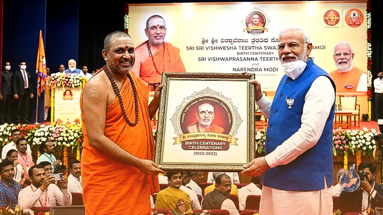 नरेंद्र मोदी ने श्री विश्वप्रसन्न तीर्थ स्वामीजी से की मुलाकात, पद्म विभूषण श्री विश्वेश तीर्थ के जन्म शताब्दी लोगो का किया अनावरण