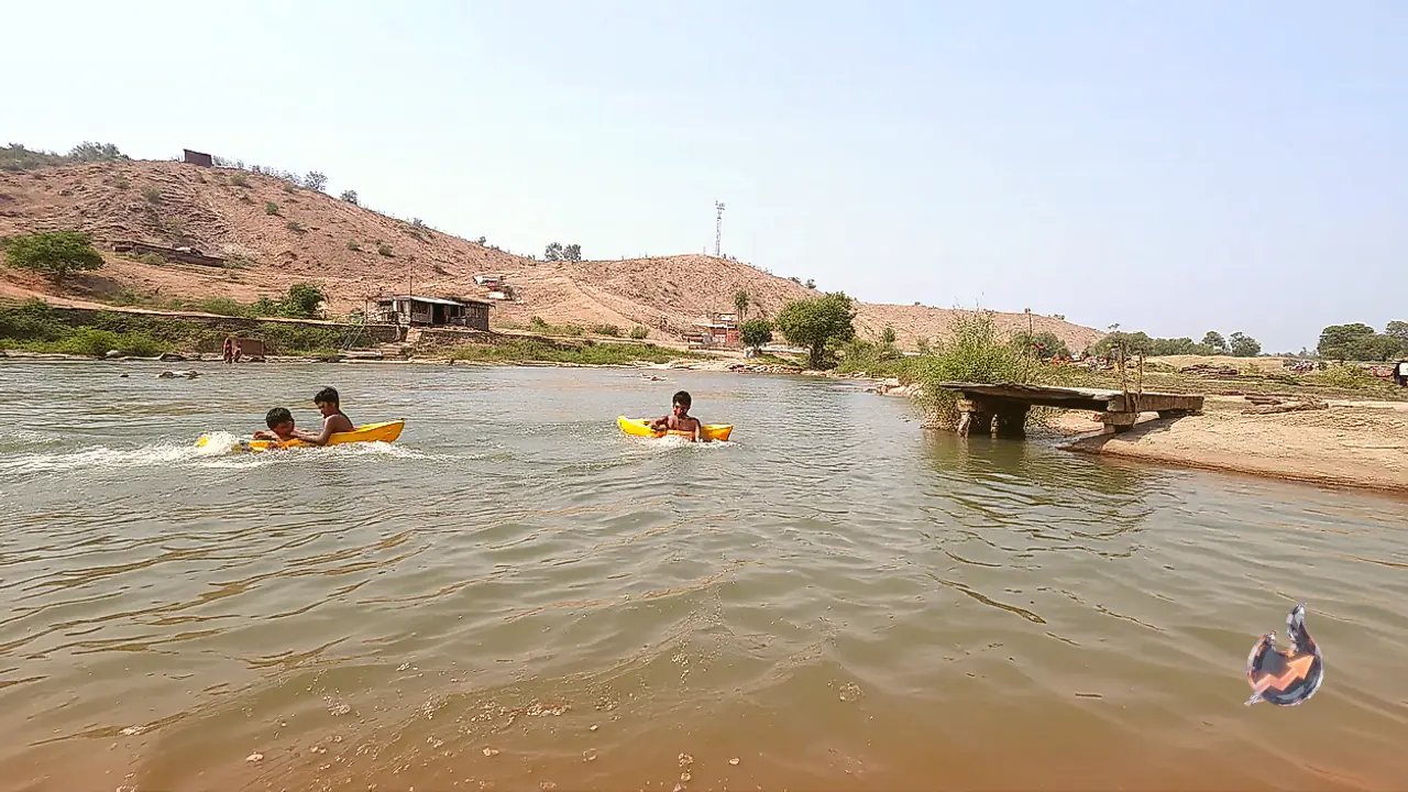 Natural Blue Water Spring in Jamshedpur Village Becomes Free Desi Water Park for Local Kids