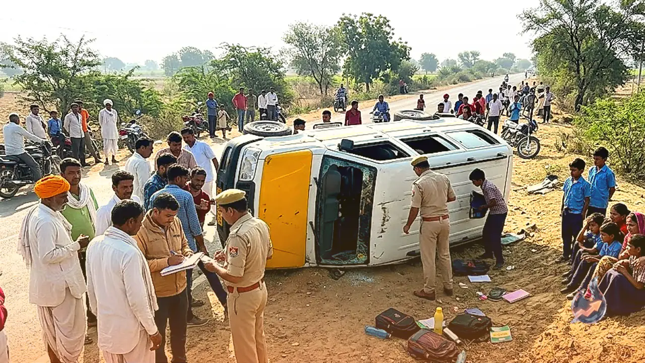 सांगोद में 18 बच्चों को ले जा रही स्कूल वैन दुर्घटनाग्रस्त, चालक पर शराब के नशे में होने का आरोप