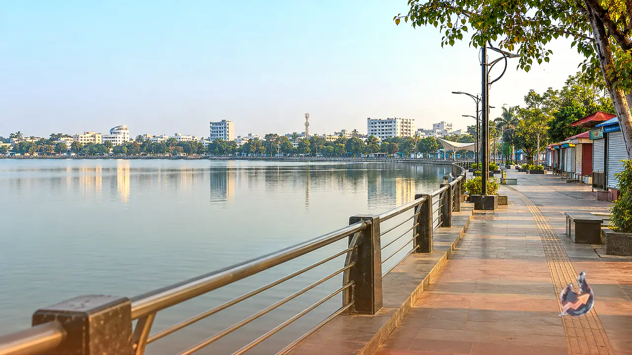 Raipur Marine Drive is the ultimate hub for leisure and food, making Telibandha Talab a must-visit spot
