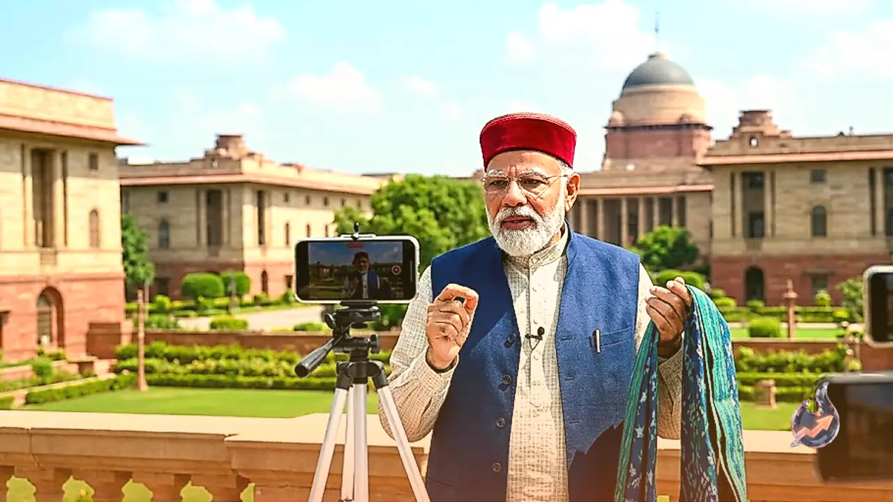 राष्ट्रीय हथकरघा दिवस पर पीएम नरेंद्र मोदी की युवाओं से अपील, स्थानीय परिधानों में 'GRWM' वीडियो बनाने का दिया संदेश