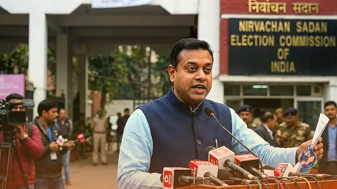 नवीन चावला की नियुक्ति याद दिलाकर संबित पात्रा ने कांग्रेस पर साधा निशाना, निष्पक्षता पर उठाए सवाल