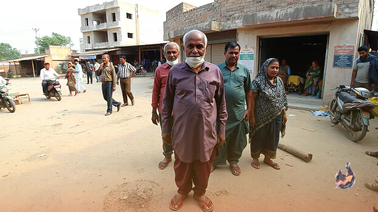 Sidhi Resident Turns 20 Thousand Rupee Footwear Venture Into Daily Income of Up to 2 Thousand Under PM SVANidhi